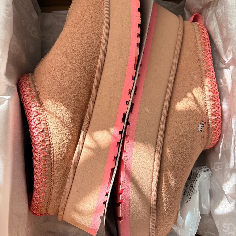 UGG Brown and Pink Tazz Love 25 Slip-Ons
Limited edition - Picture 5 of 14
